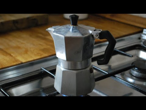 Pulizia della caffettiera con bicarbonato: tutti i consigli per farla brillare